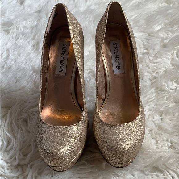 ✨Gold sparkle heels by Steve Madden - Picture 2 of 4